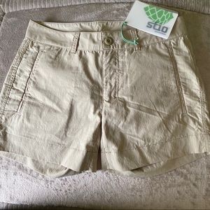 NWT Cute khaki stio mountain shorts